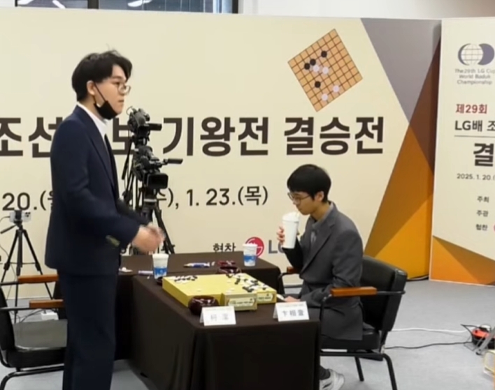 金年会体育柯洁表示虽然对韩国规则有异议但尊重判决，决胜局将排除干扰