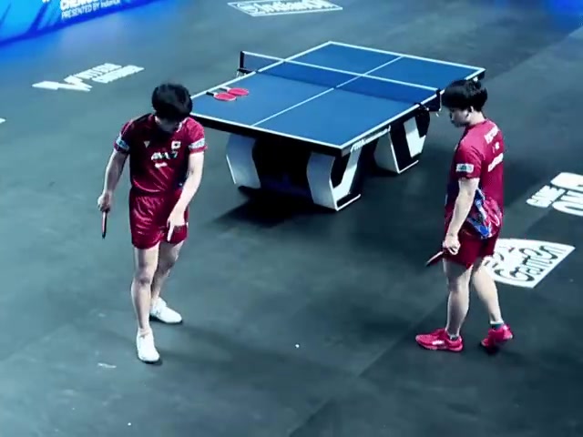 金年会体育这场地绝了😂WTT印度站比赛，张本智和赛中疑遭天降鸟屎💩